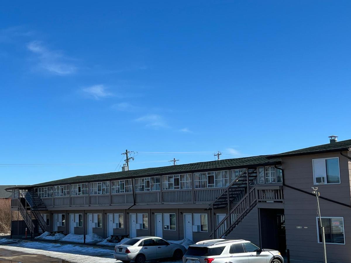 Kings Court Motel Cold Lake Exterior photo