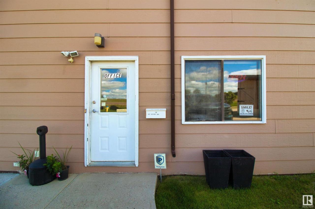 Kings Court Motel Cold Lake Exterior photo