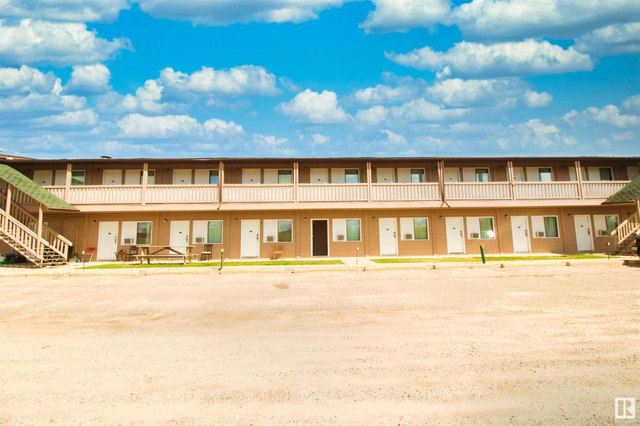 Kings Court Motel Cold Lake Exterior photo