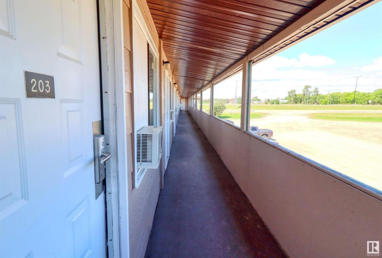 Kings Court Motel Cold Lake Exterior photo